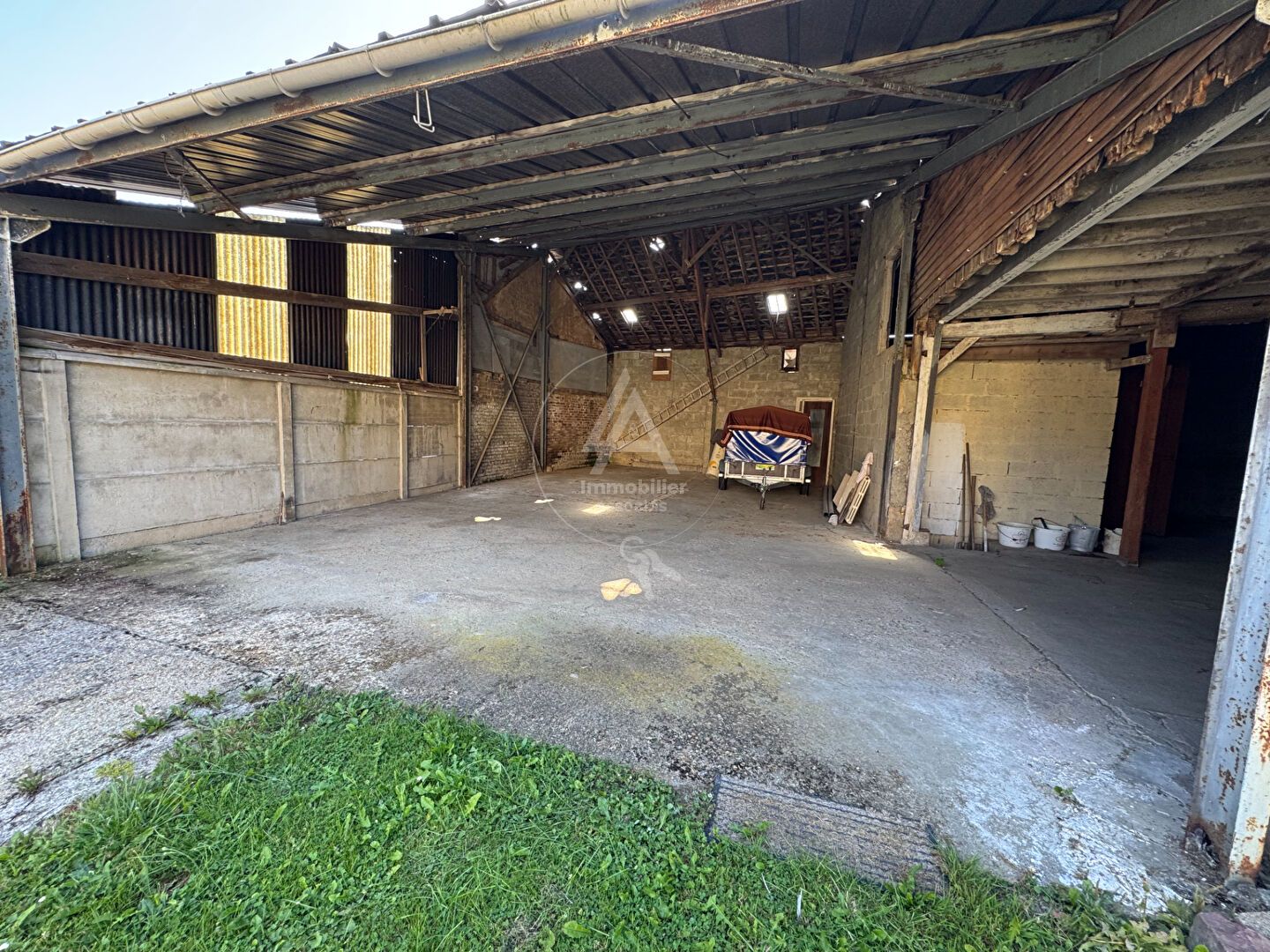 Parking / box avec terrain