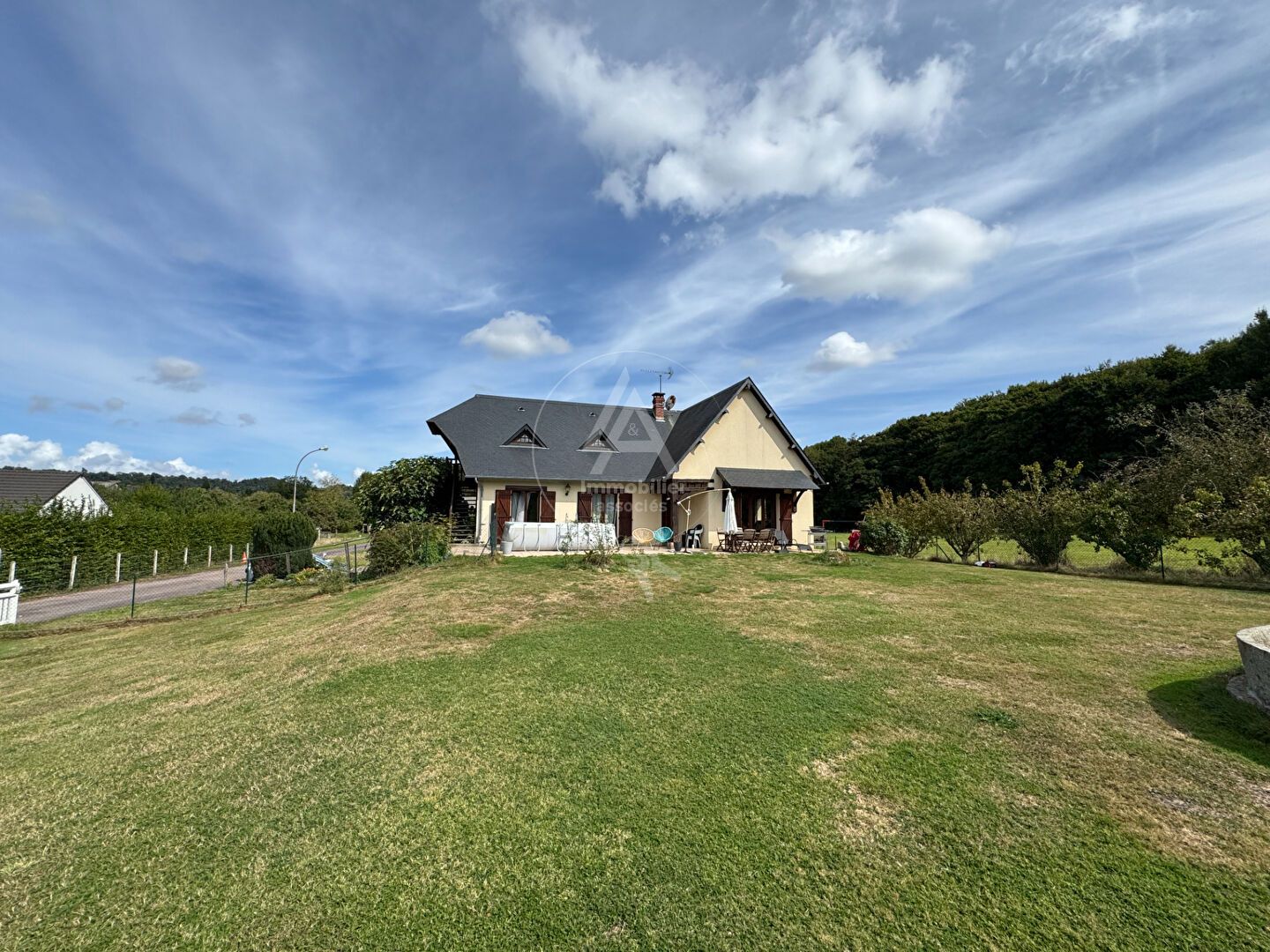 Maison avec hangar / Proximité de la ville