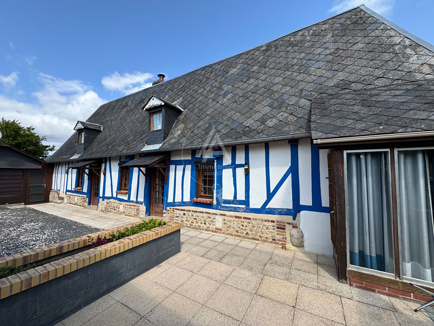 Maison avec un abri à Camping car