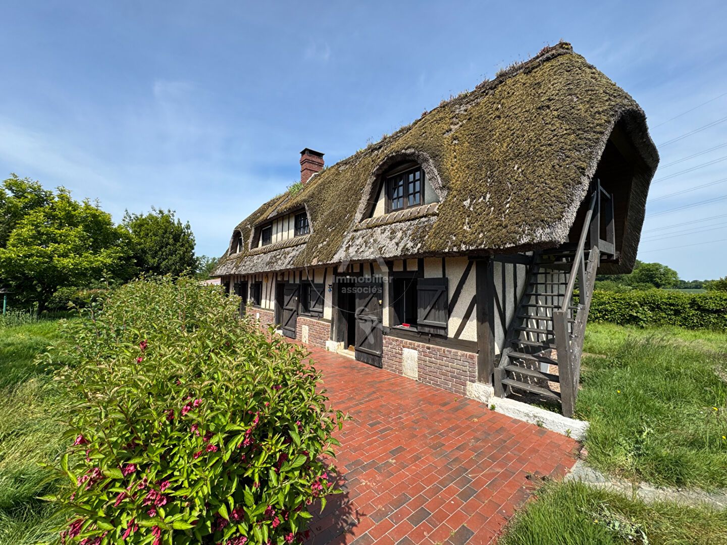 Chaumière Normande avec 2 dépendances