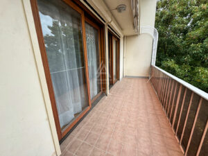 Duplex avec beau balcon