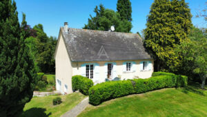 Maison avec sous sol et grand terrain