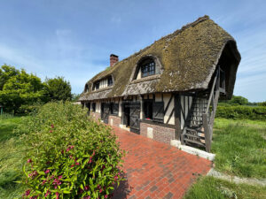 Chaumière Normande avec 2 dépendances