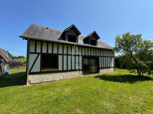 Maison spacieuse avec grand terrain clos à 5 min des axes autoroutiers