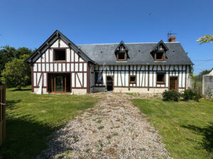 Maison spacieuse avec grand terrain clos à 5 min des axes autoroutiers