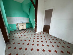 Maison en brique 2 chambres  et  2 bureaux. Centre-ville à pied