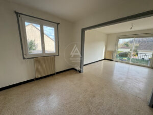 Pavillon sur sous sol/ Proximité A13