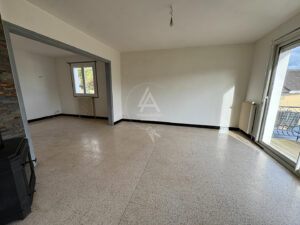 Pavillon sur sous sol/ Proximité A13