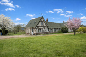 Proche ROUGEMONTIERS