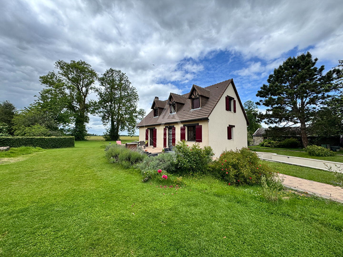 Maison située à la campagne