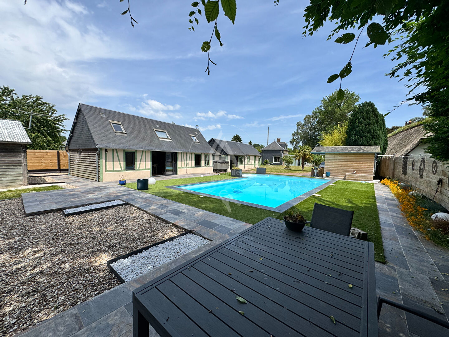 Ensemble de 2 maisons/ Piscine/Local Jacuzzi